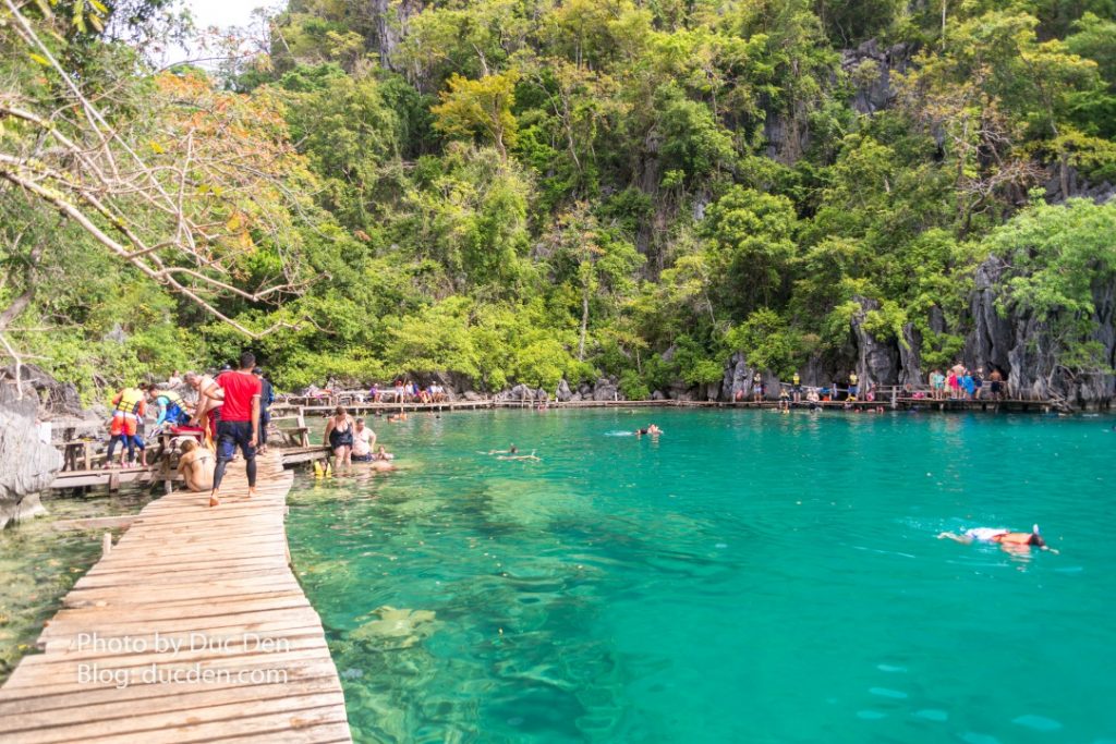 Lối vào hồ Kayangan - Hồ này nổi tiếng hơn nên lúc nào cũng đông