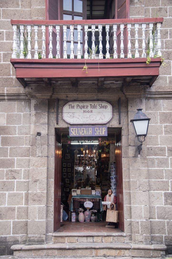 The Papier Tole Shop - Shop quà lưu niệm từ năm 1668