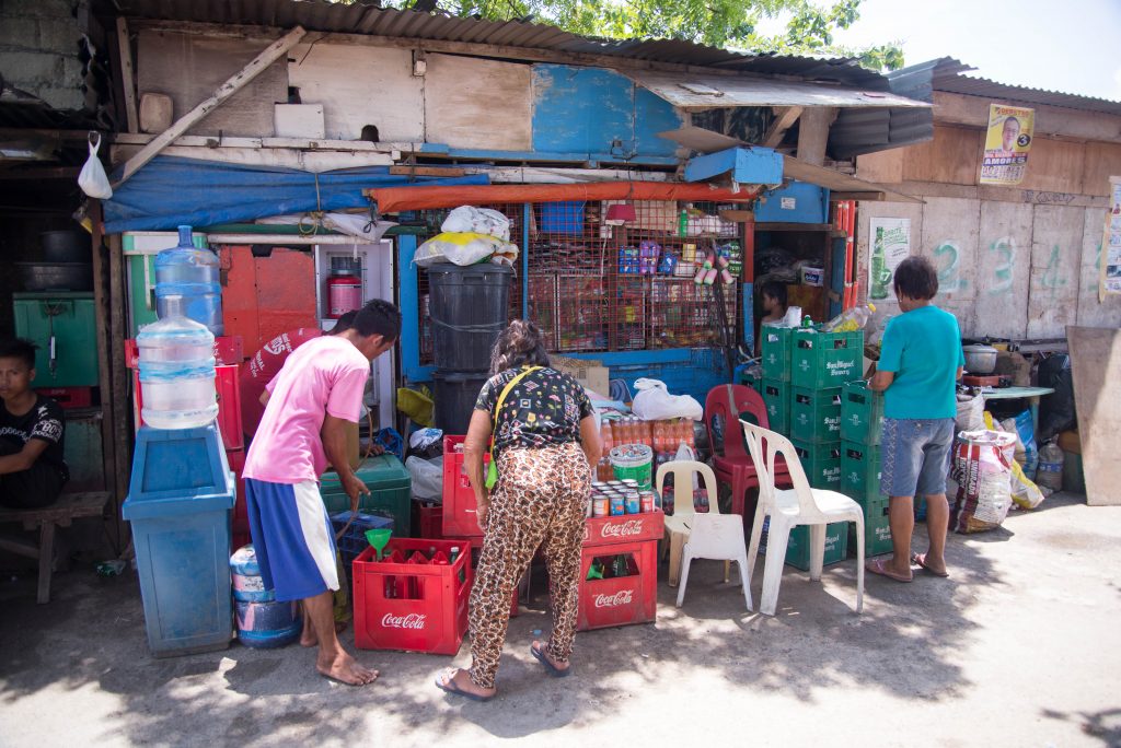 Một góc tạp hóa gần cảng | Khám phá Cebu tự túc