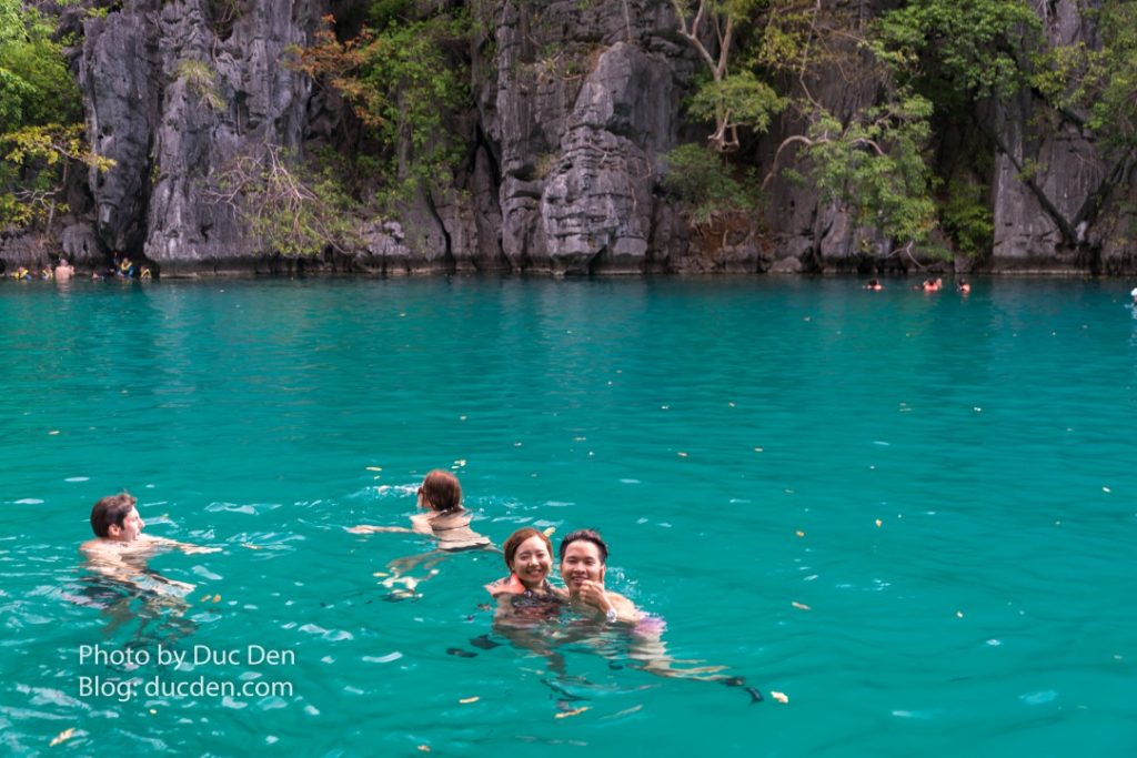 Nước trong hồ Kayangan cũng trong xanh y như bên hồ Bardacuda